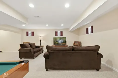 11809 Holbrook Close Fishers IN 46037