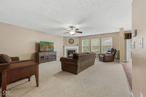 11809 Holbrook Close Fishers IN 46037