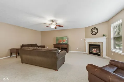 11809 Holbrook Close Fishers IN 46037