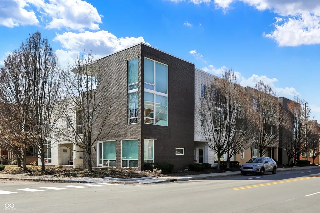 932 Broadway Street Indianapolis IN 46202