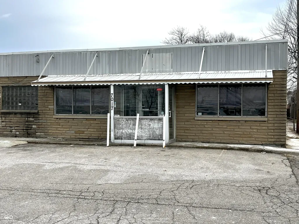 7017 Pendleton Pike Indianapolis IN 46226
