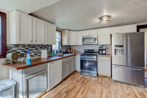 215 N Lincoln Street Galveston IN 46932