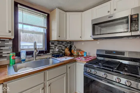 215 N Lincoln Street Galveston IN 46932
