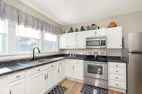 1609 S G Street Elwood IN 46036