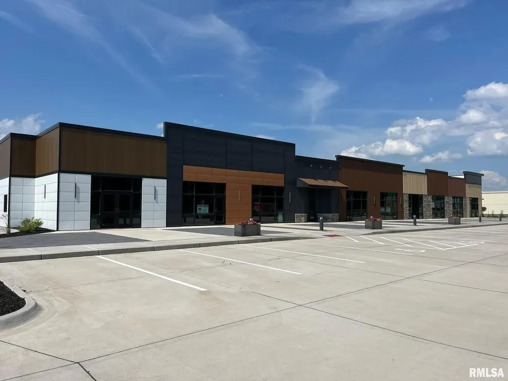 201 12TH Avenue East Moline IL 61244