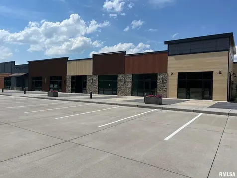 201 12TH Avenue East Moline IL 61244