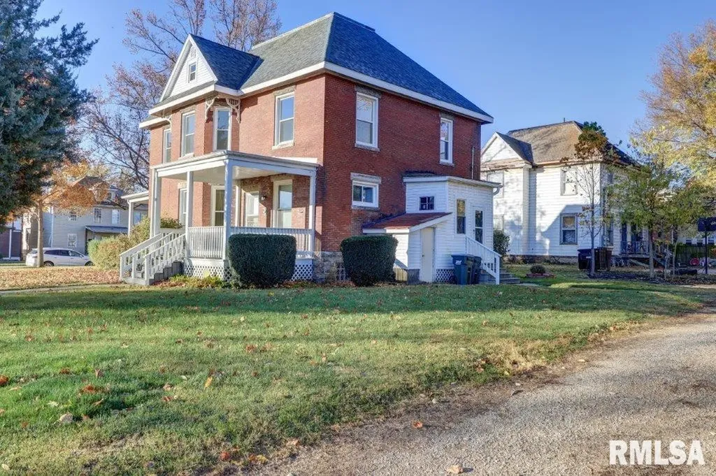 802 4TH Street W Sterling IL 61081