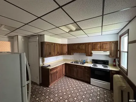 802 4TH Street W Sterling IL 61081