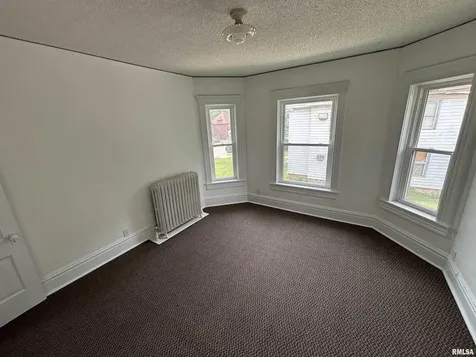 802 4TH Street W Sterling IL 61081
