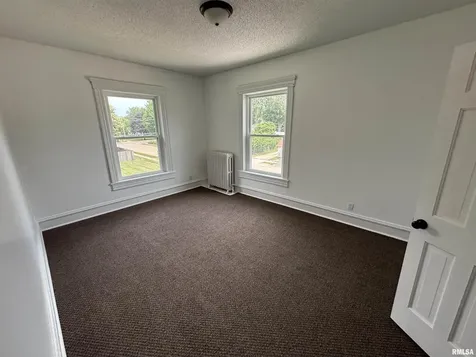 802 4TH Street W Sterling IL 61081