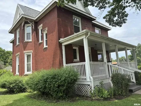 802 4TH Street W Sterling IL 61081