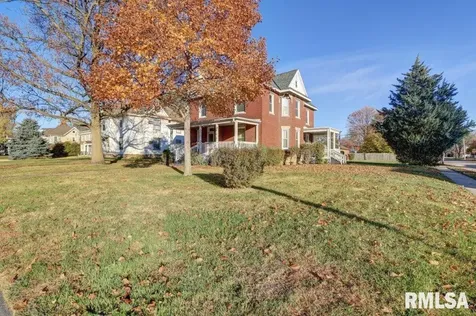 802 4TH Street W Sterling IL 61081