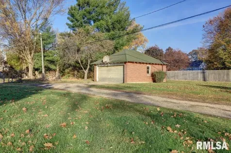 802 4TH Street W Sterling IL 61081