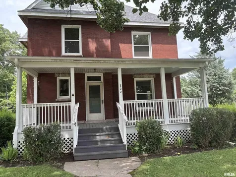802 4TH Street W Sterling IL 61081