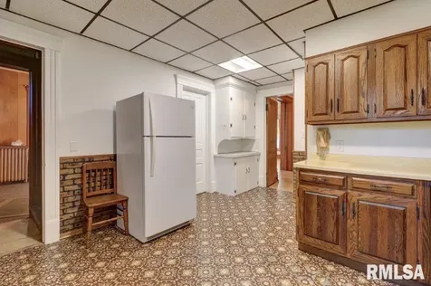 802 4TH Street W Sterling IL 61081