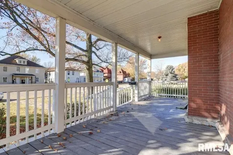 802 4TH Street W Sterling IL 61081
