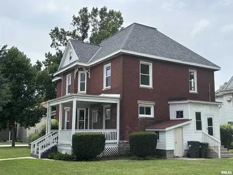 802 4TH Street W Sterling IL 61081