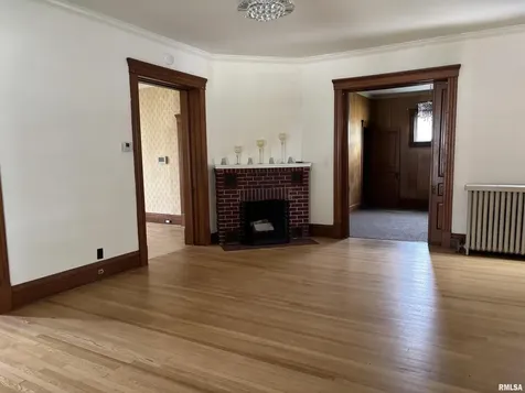 802 4TH Street W Sterling IL 61081