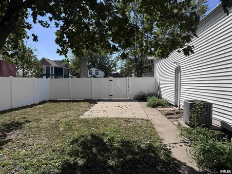 1415 4TH Street Fulton IL 61252