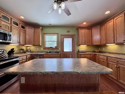 1415 4TH Street Fulton IL 61252