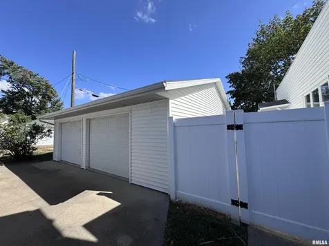 1415 4TH Street Fulton IL 61252