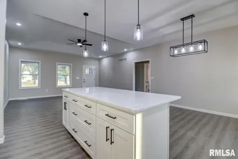 1024 11TH Avenue Fulton IL 52732