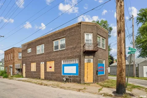 1365 1/2 13TH Avenue East Moline IL 61244