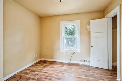 1365 1/2 13TH Avenue East Moline IL 61244