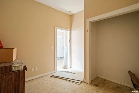 1365 1/2 13TH Avenue East Moline IL 61244