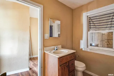 1365 1/2 13TH Avenue East Moline IL 61244