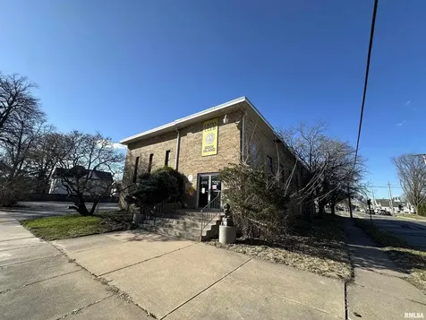 4329 8TH Avenue Rock Island IL 61201