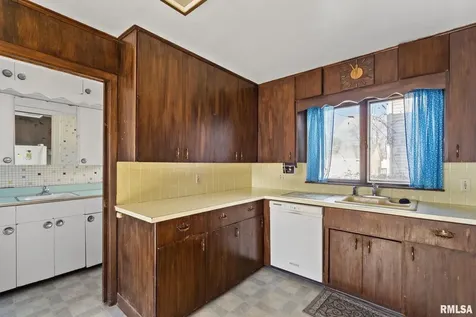 2709 16TH Street Moline IL 61265