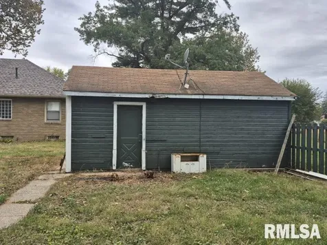 221 Mckinley Street Hooppole IL 61258