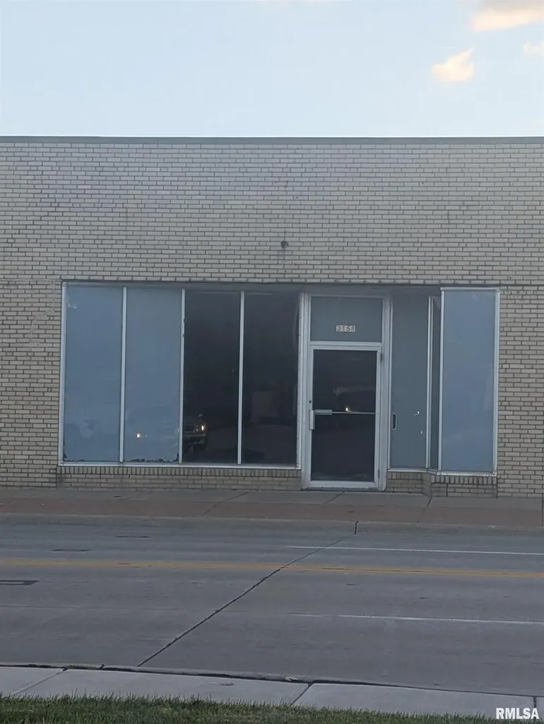 3158 Avenue Of The Cities Avenue Moline IL 61265