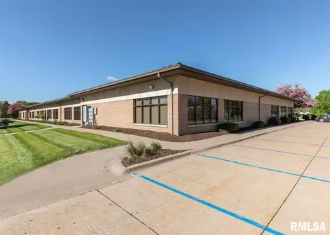 465 Avenue Of The Cities Avenue East Moline IL 61244