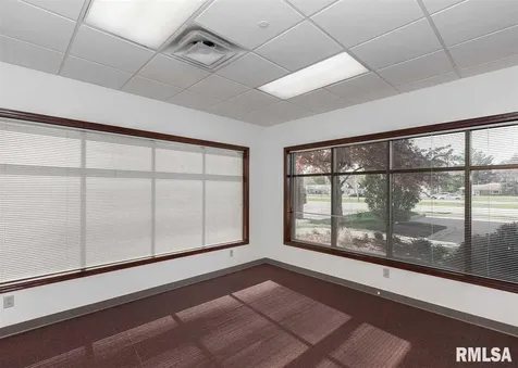 465 Avenue Of The Cities Avenue East Moline IL 61244
