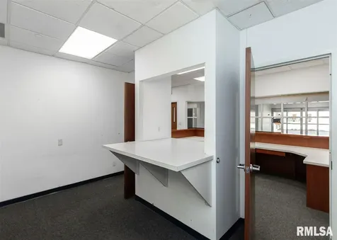 465 Avenue Of The Cities Avenue East Moline IL 61244