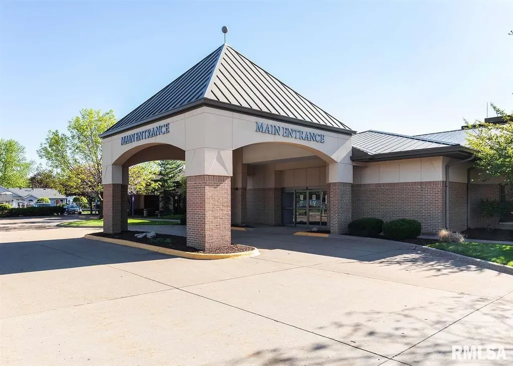 465 Avenue Of The Cities East Moline IL 61244