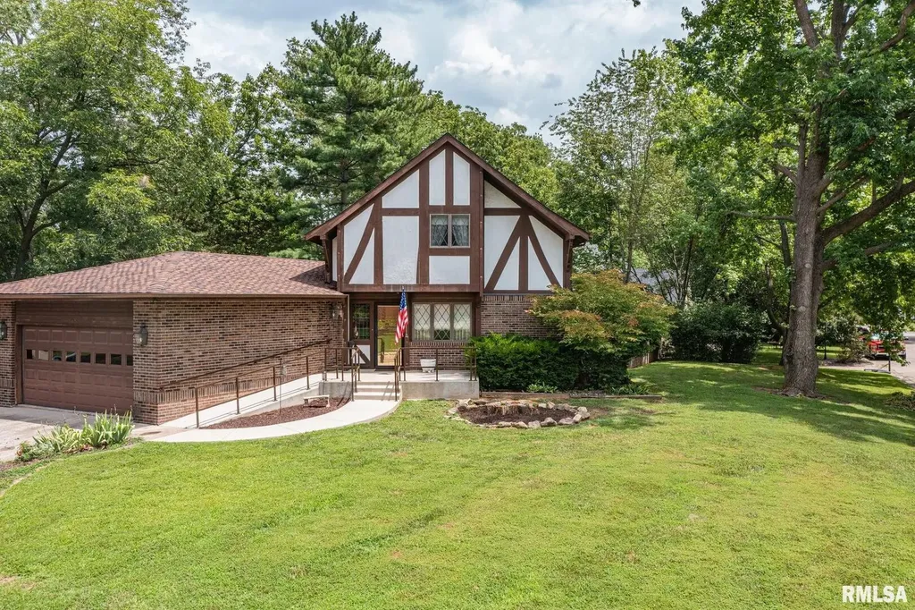 102 Lost Hollow Dr Drive Salem IL 62881