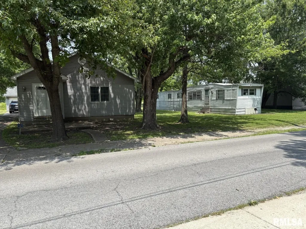1606 & 1608 West Faust Street Marion IL 62959