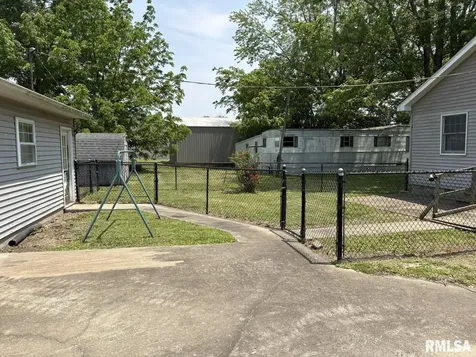 1606 & 1608 West Faust Street Marion IL 62959