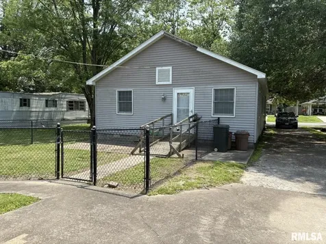1606 & 1608 West Faust Street Marion IL 62959