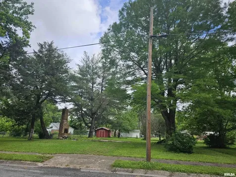 632 North Madison Street Benton IL 62812