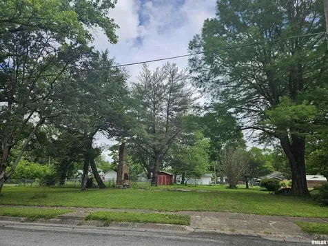 632 North Madison Street Benton IL 62812
