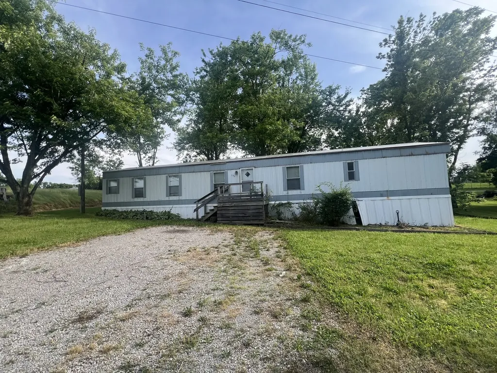 112 North Old Marion Road Goreville IL 62939