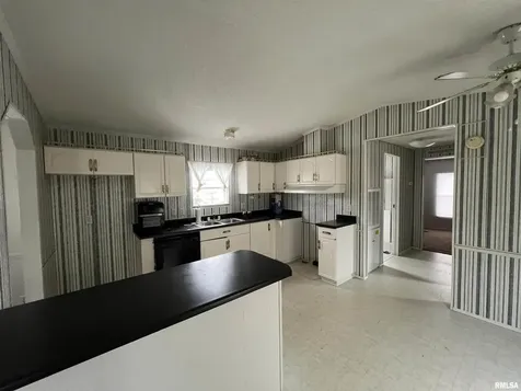 112 North Old Marion Road Goreville IL 62939