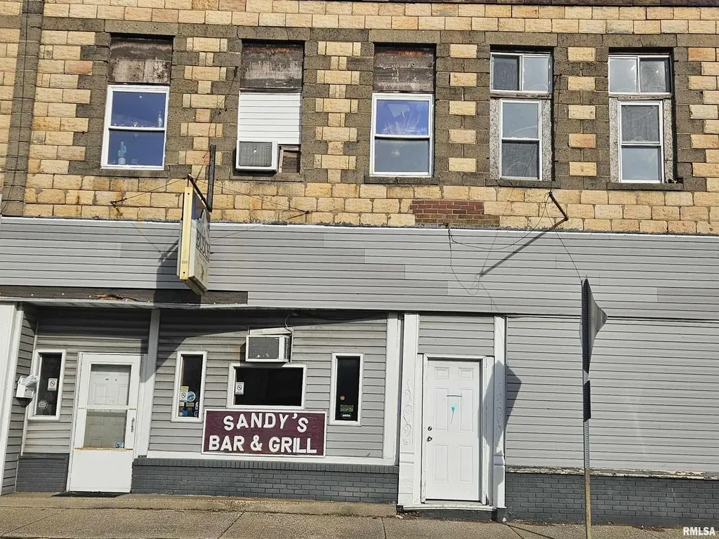109 East Main Street Benton IL 62812