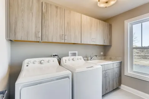 21377 West Sylvan Drive Mundelein IL 60060