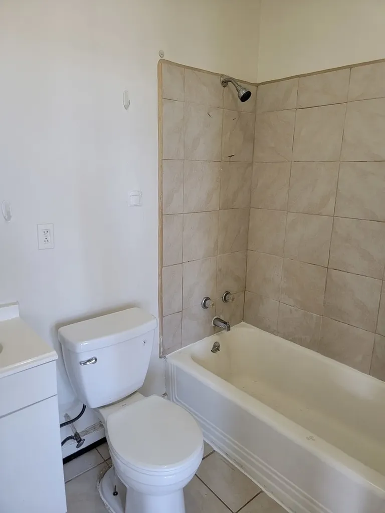 5742 West Chicago Avenue Chicago IL 60651