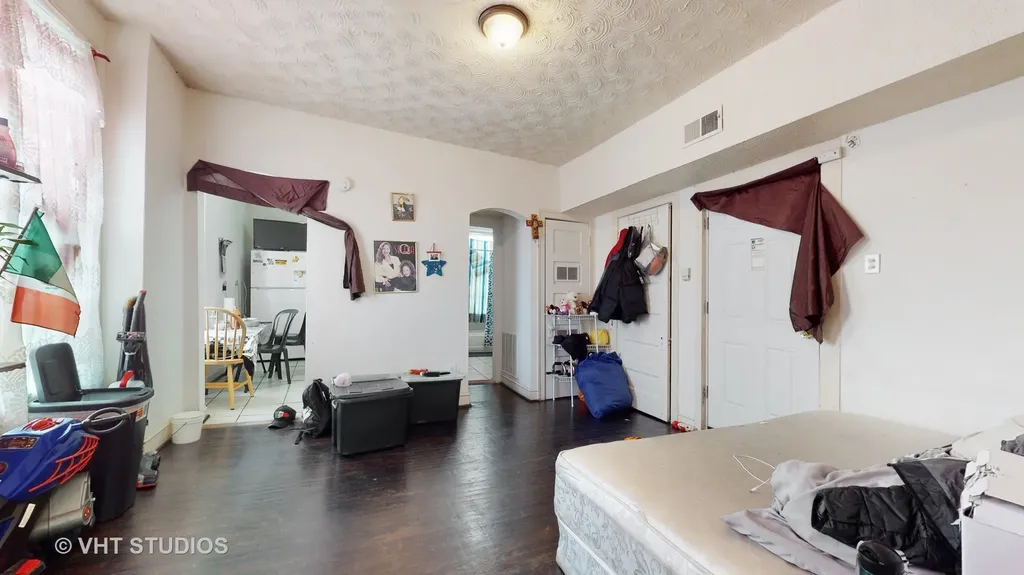 5742 West Chicago Avenue Chicago IL 60651